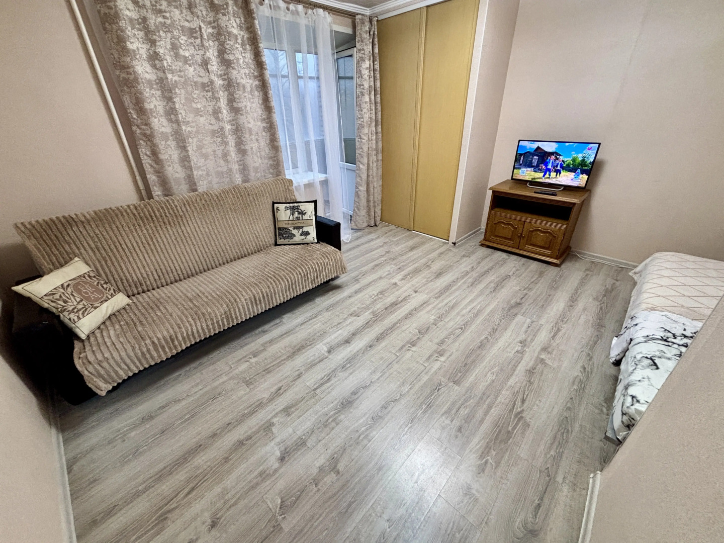 Квартира с Балконом на Теннисной 47/2