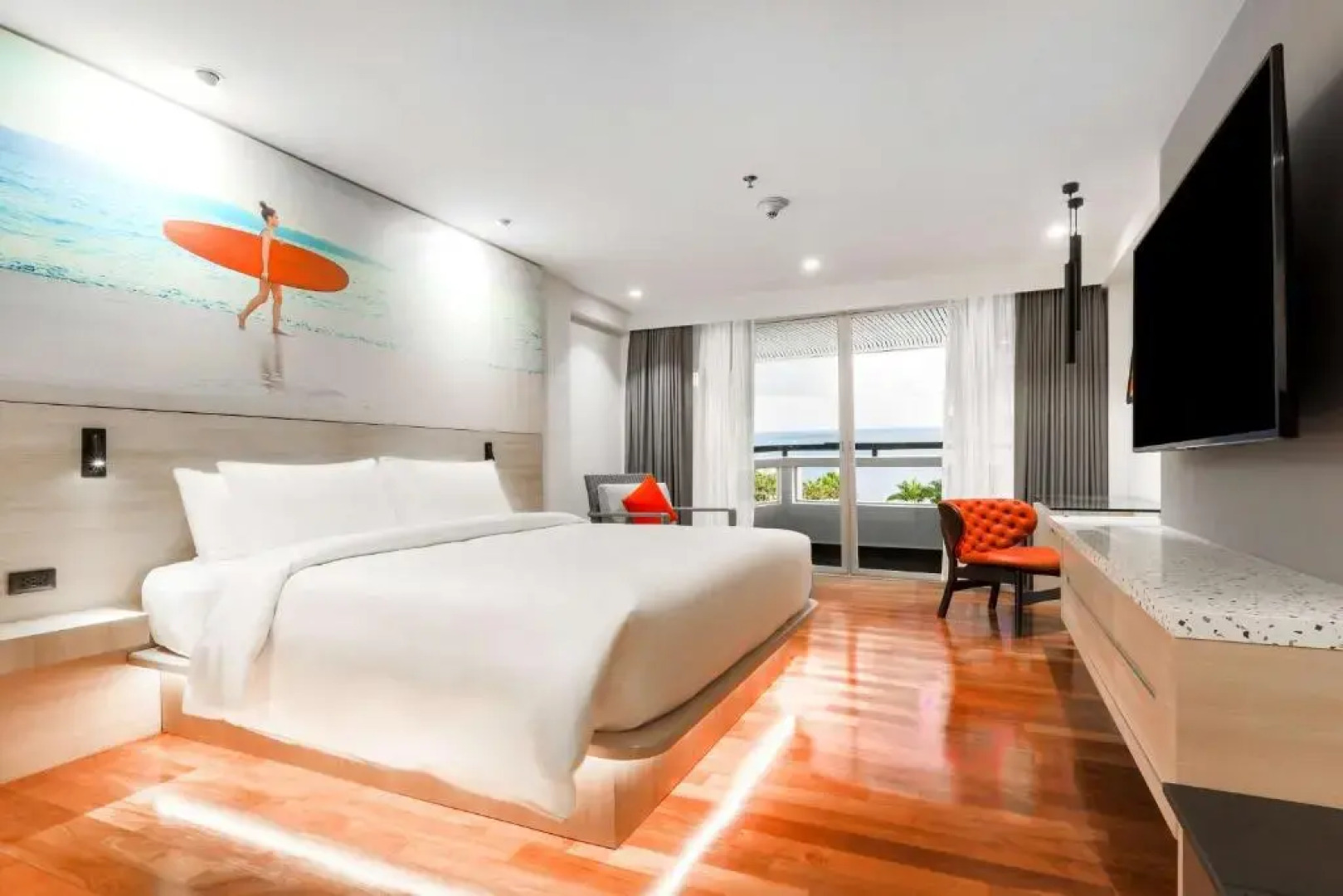 Отель Radisson RED Phuket Patong Beach