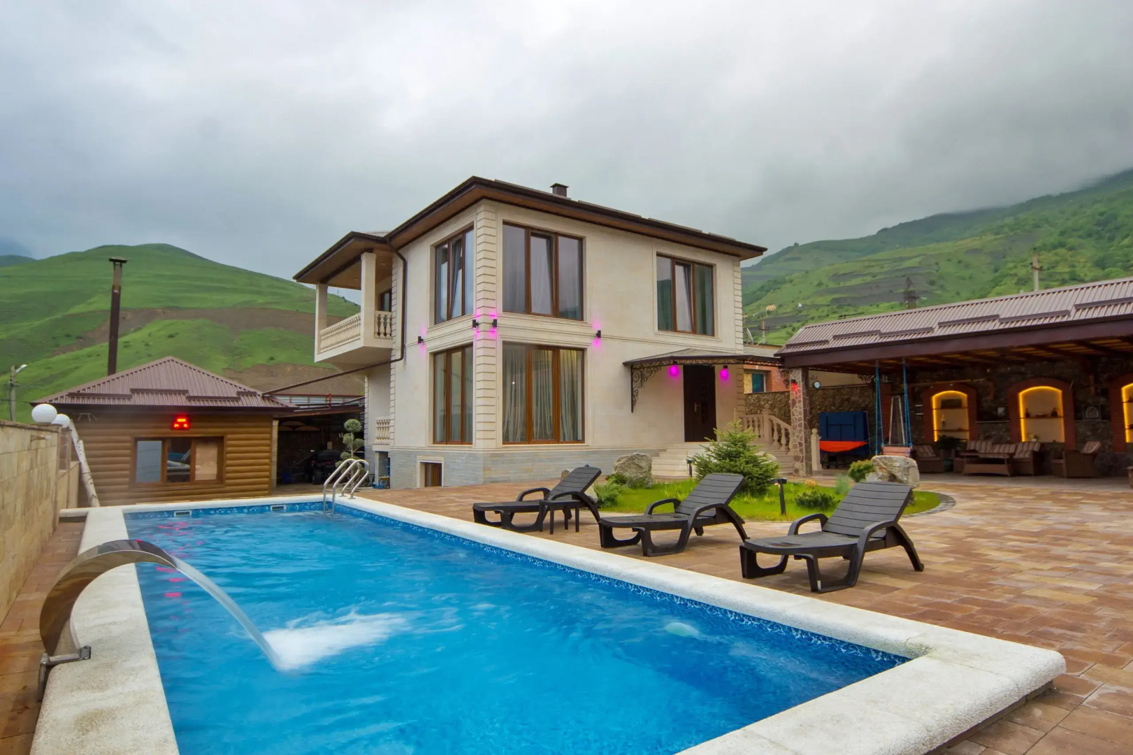 Частный Дом в Горах с Бассейном