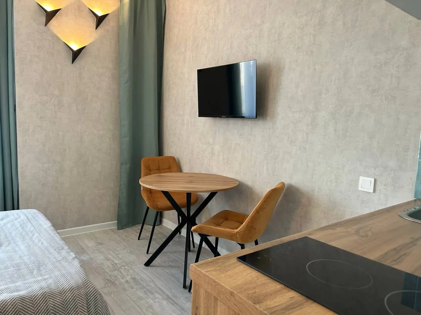 Апартаменты Moon Tower  стильная студия в центре