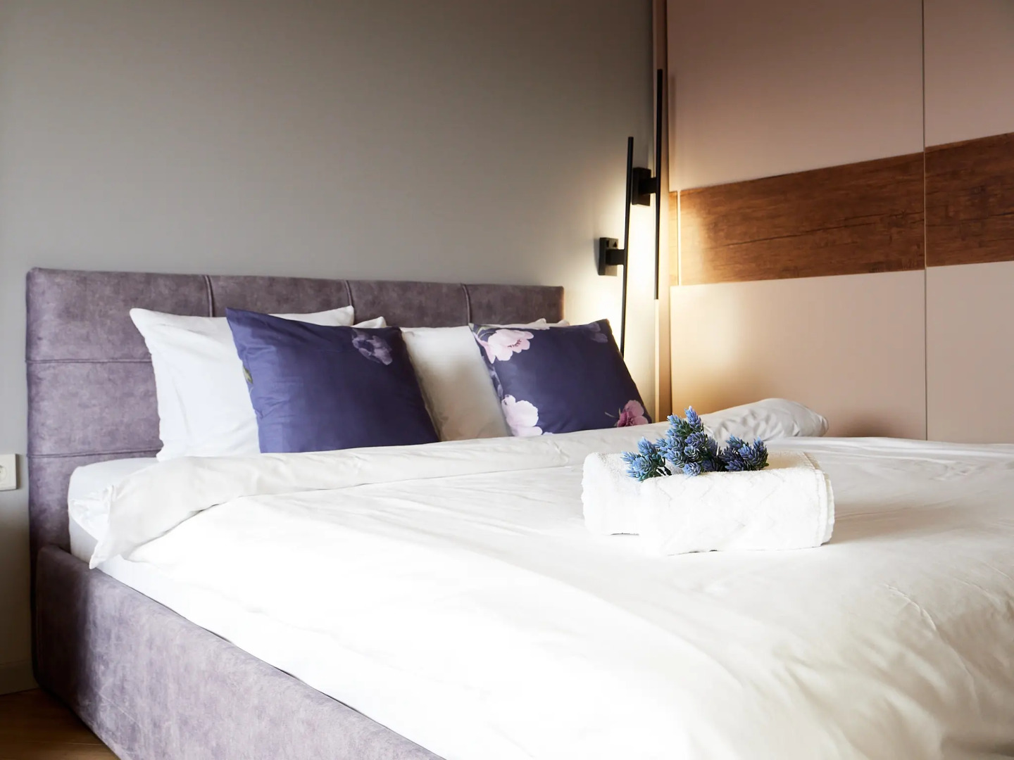 Апартаменты Миндаль Ирины Савельевой В центре у Каскадной лестницы и входа в Национальный парк