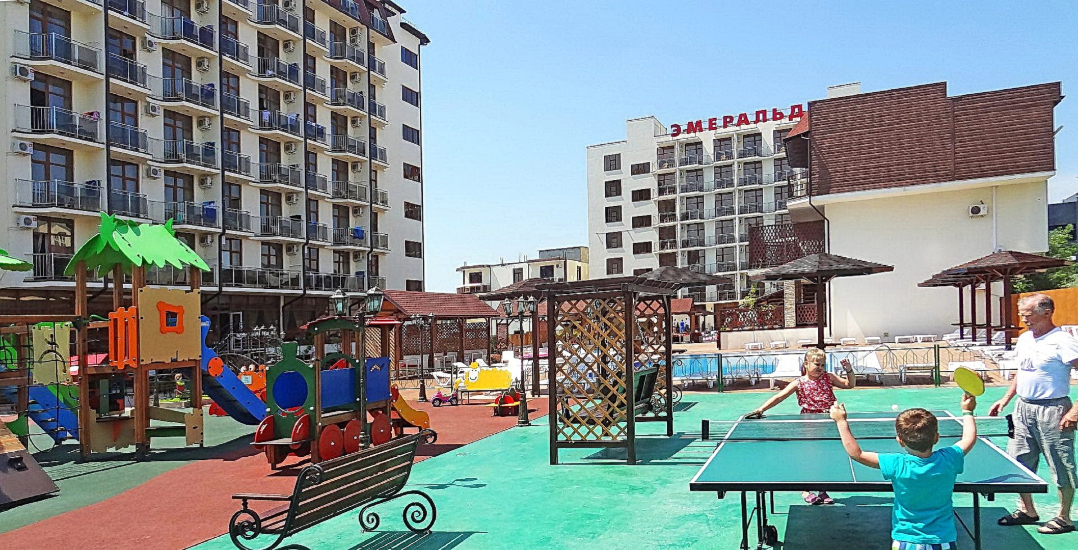 Отель Эмеральд