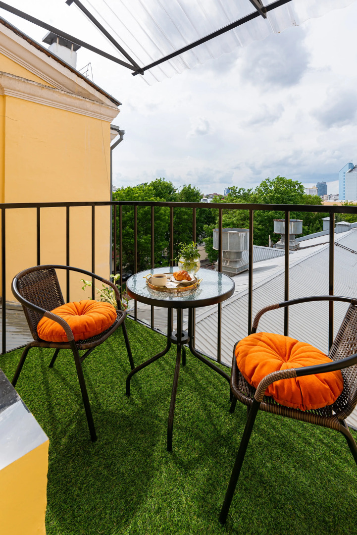 Апартаменты Сталинка после ремонта с видом на главный проспект Минска, крыши и закаты