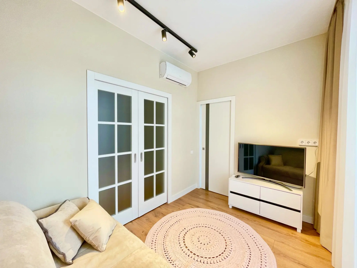 Апартамент в 5 минутах от моря с бассейном на Мира 44лит6