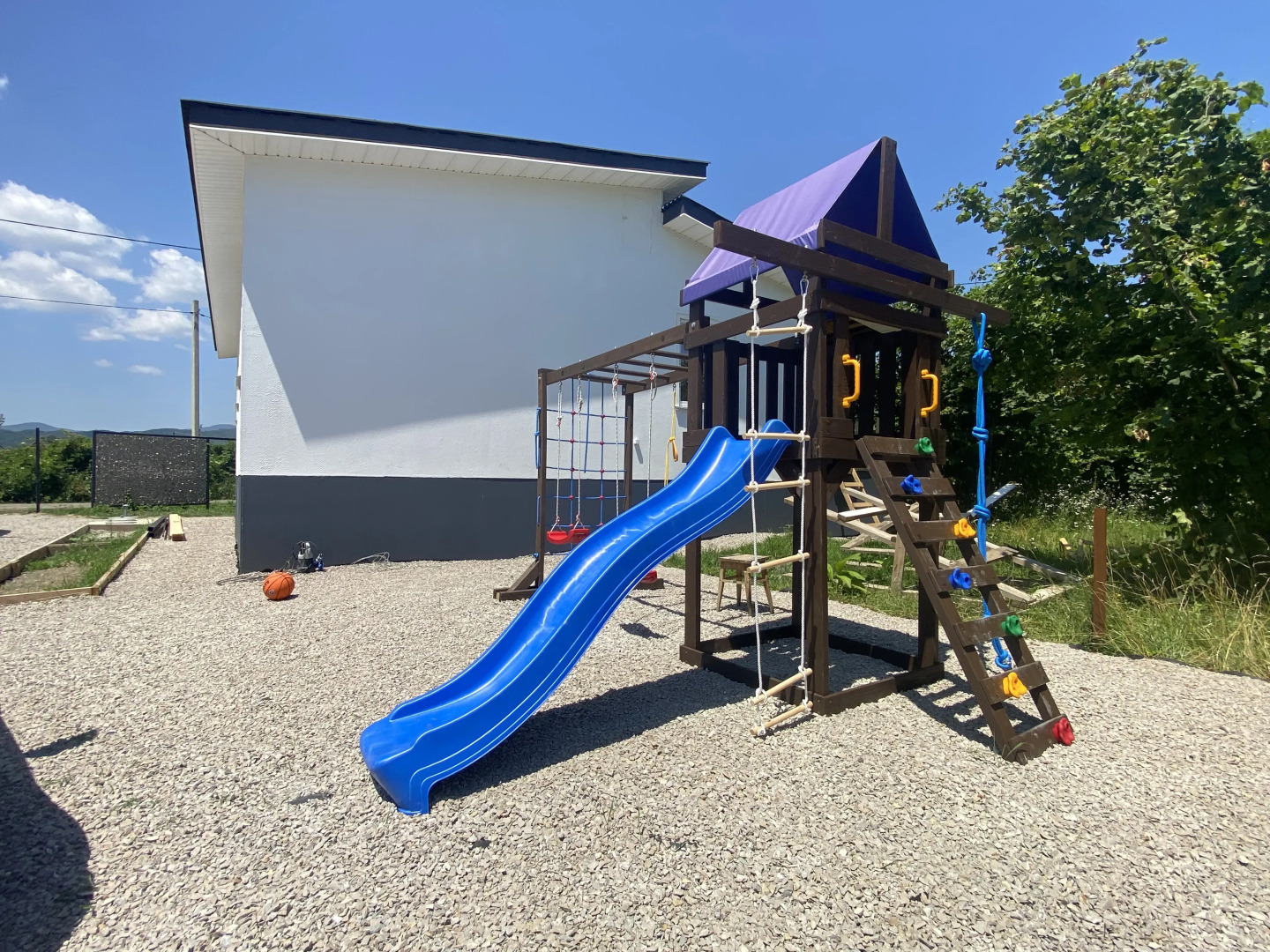 Частный дом с бассейном и баней