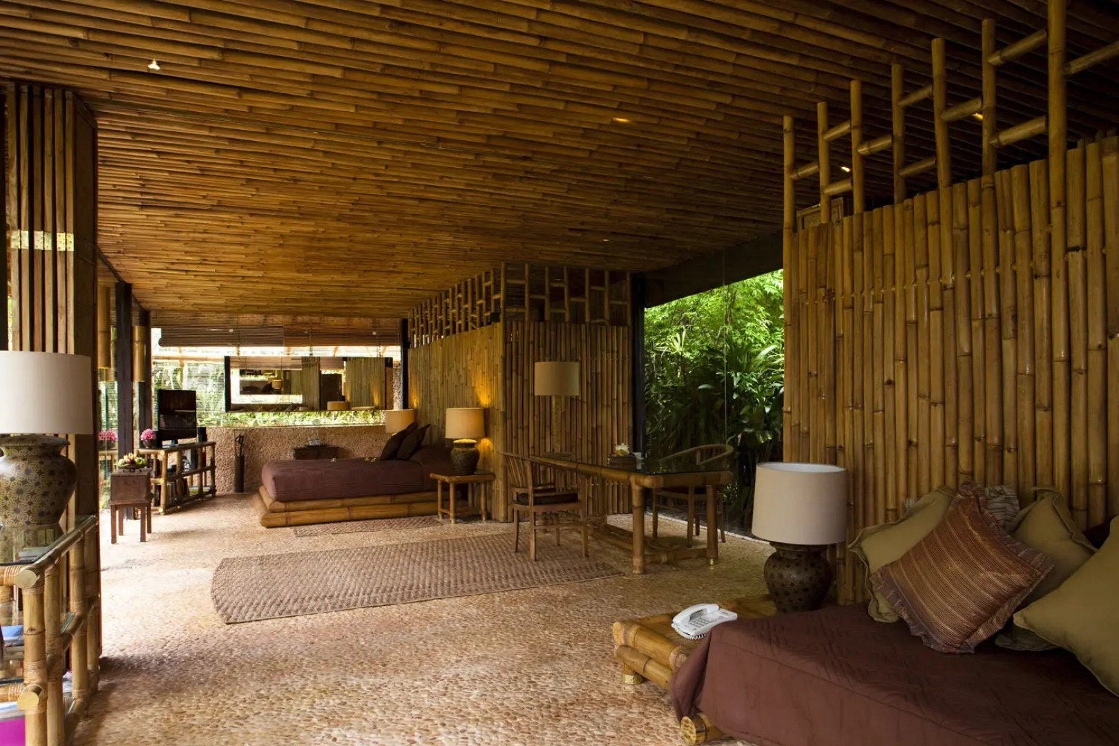 Отель La Taverna Suites