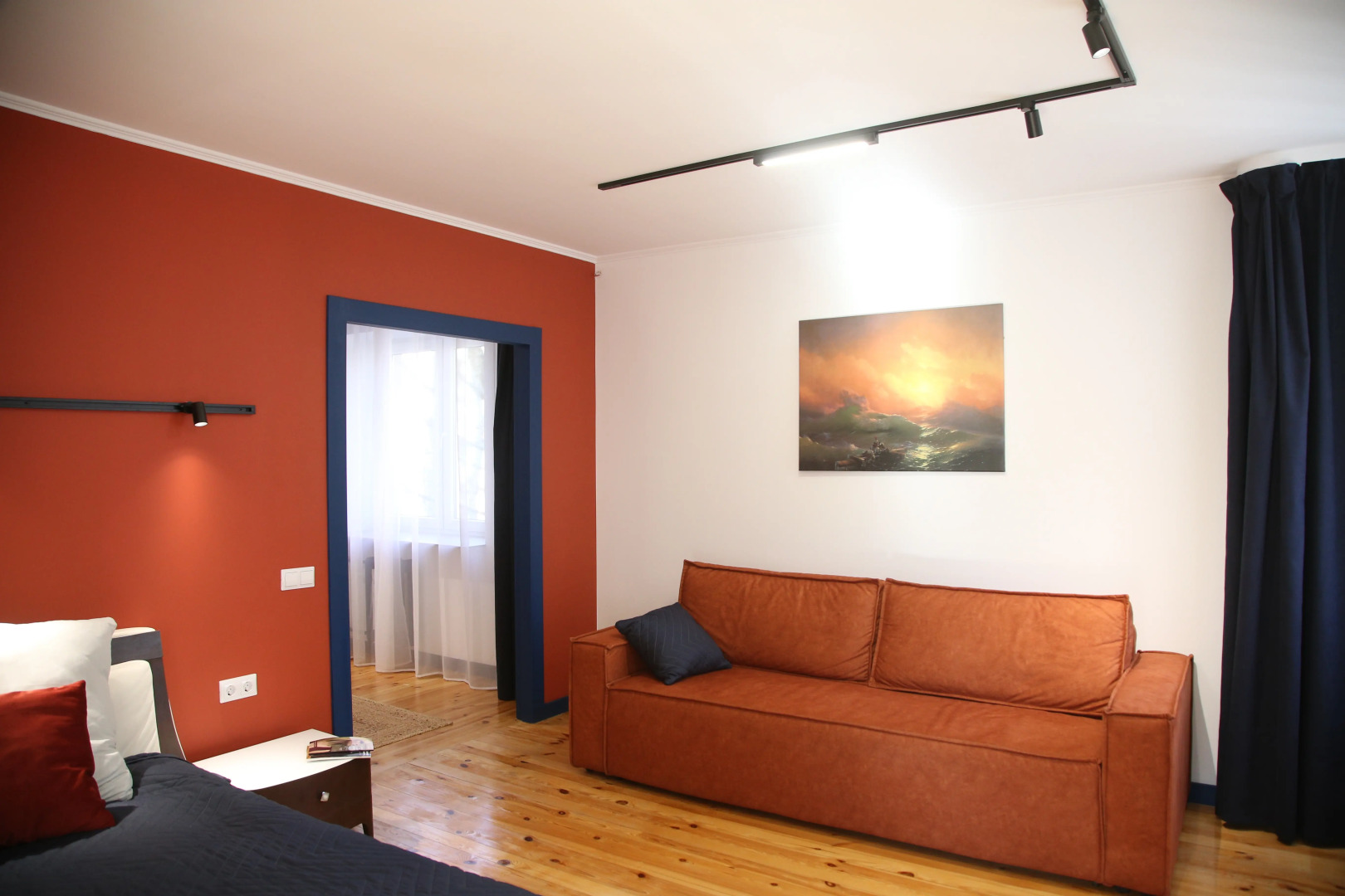 Апартаменты Айвазовский - оранжевое настроение и пол из натуральной сосны в самом центре Калининграда