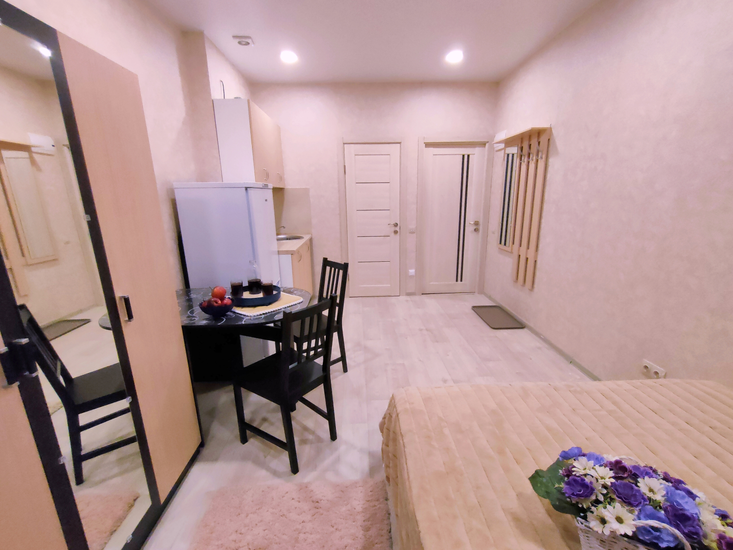 Апартаменты Гости Любят у метро Рассказовка Фиолетовая