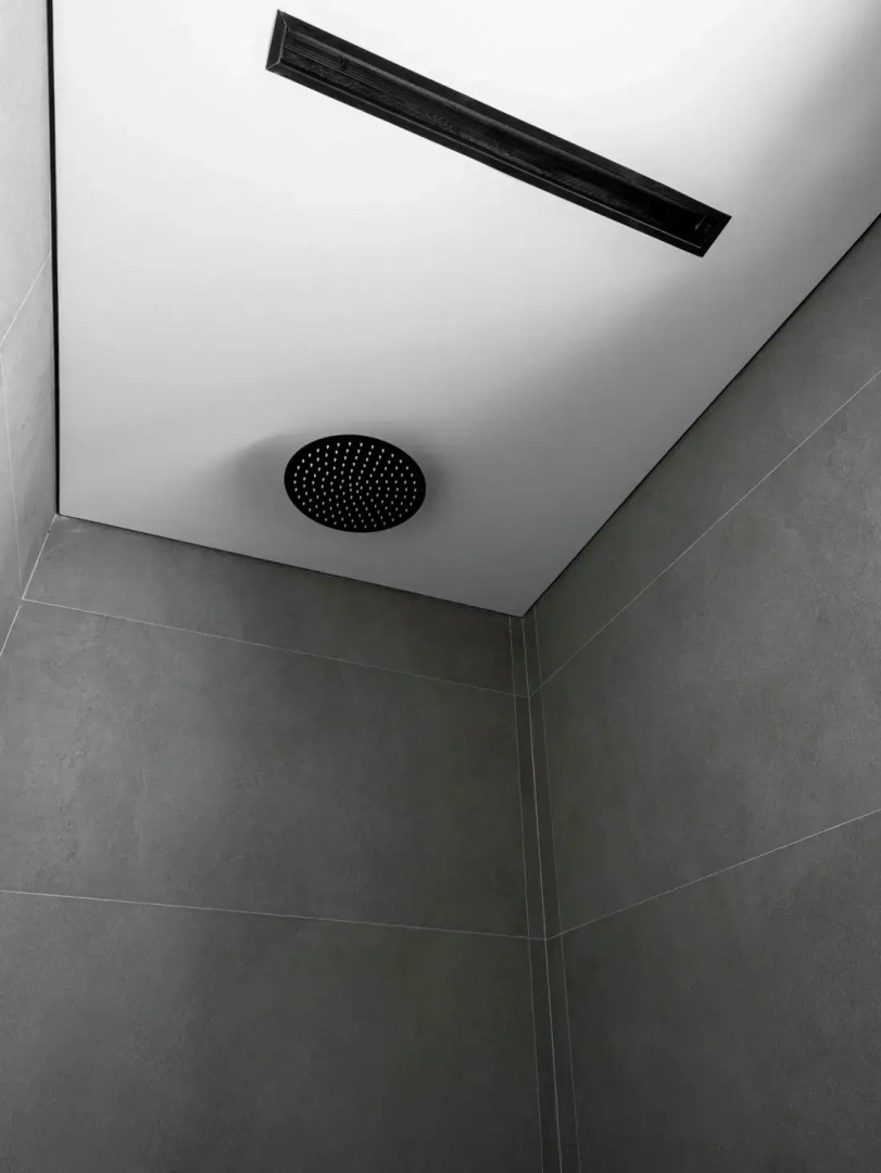 Частный Дом на Берегу Реки с Приватной Террасой и Джакузи