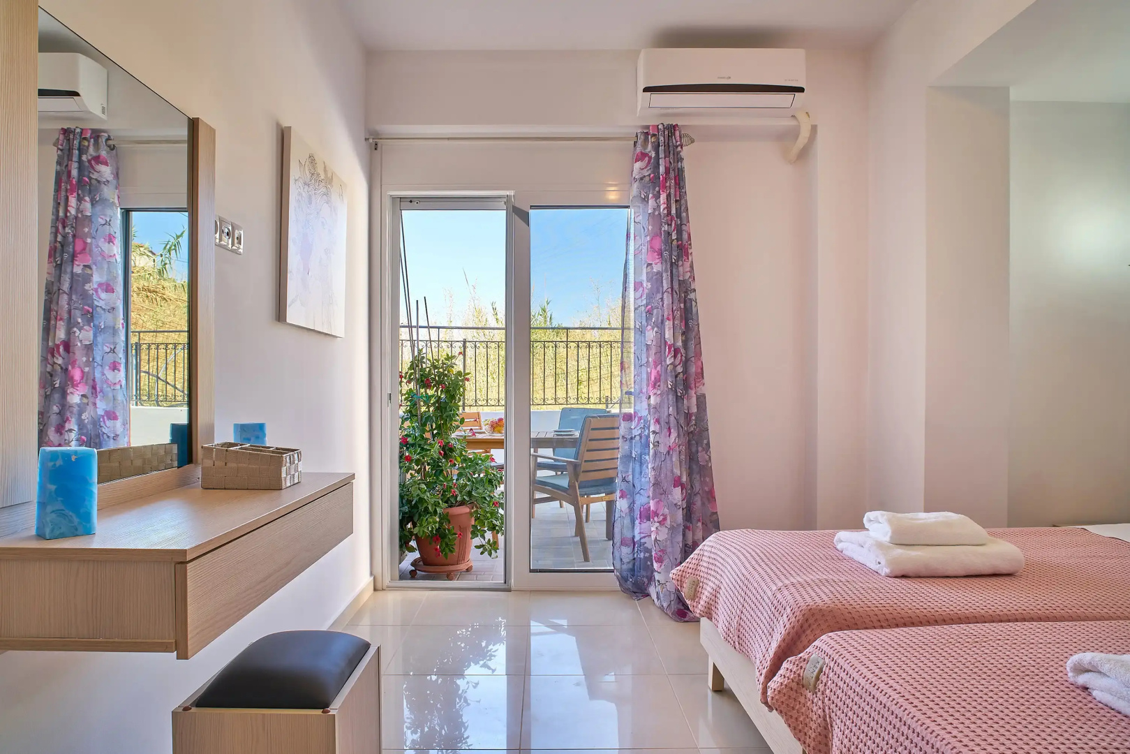 Отель Lake View Suites