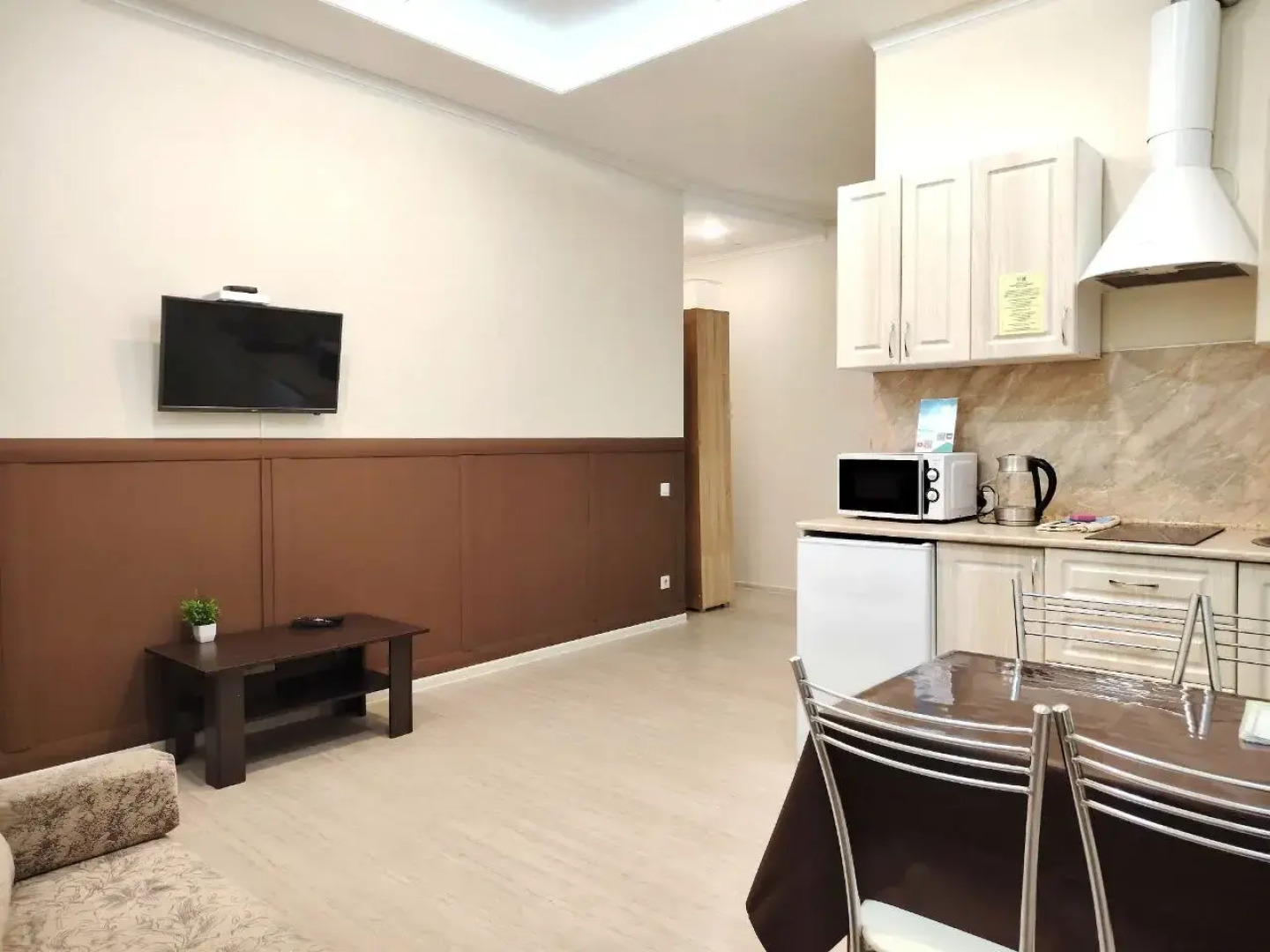 Квартира на цокольном этаже спасающие от жары с кухонной зоной