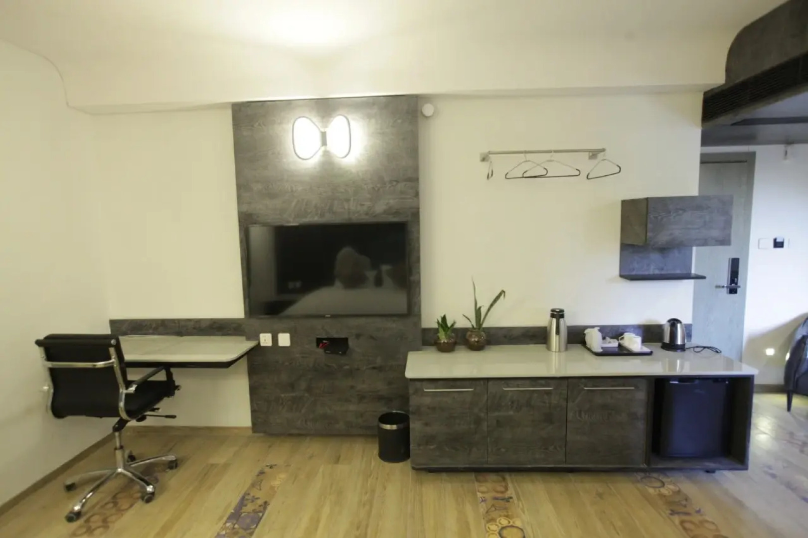 Отель Humming Bird Hotel & Banquet