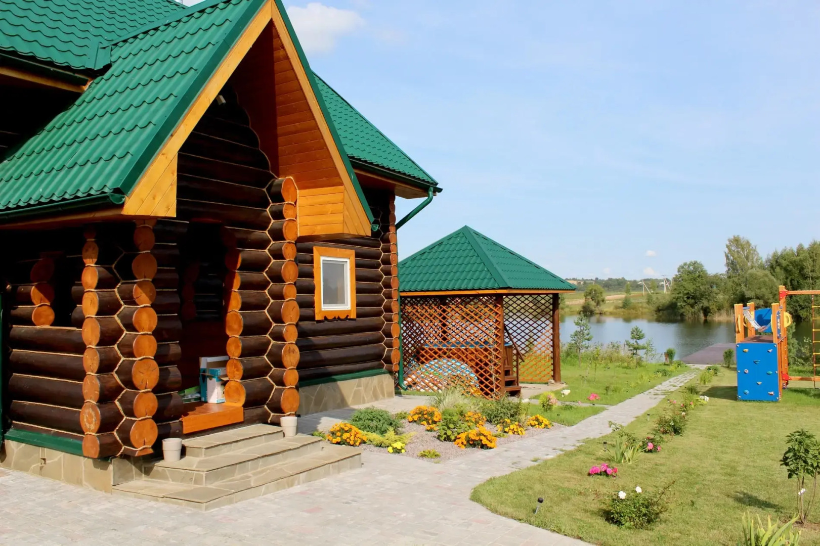 Частный дом коттедж с пятью комфортабельными спальнями