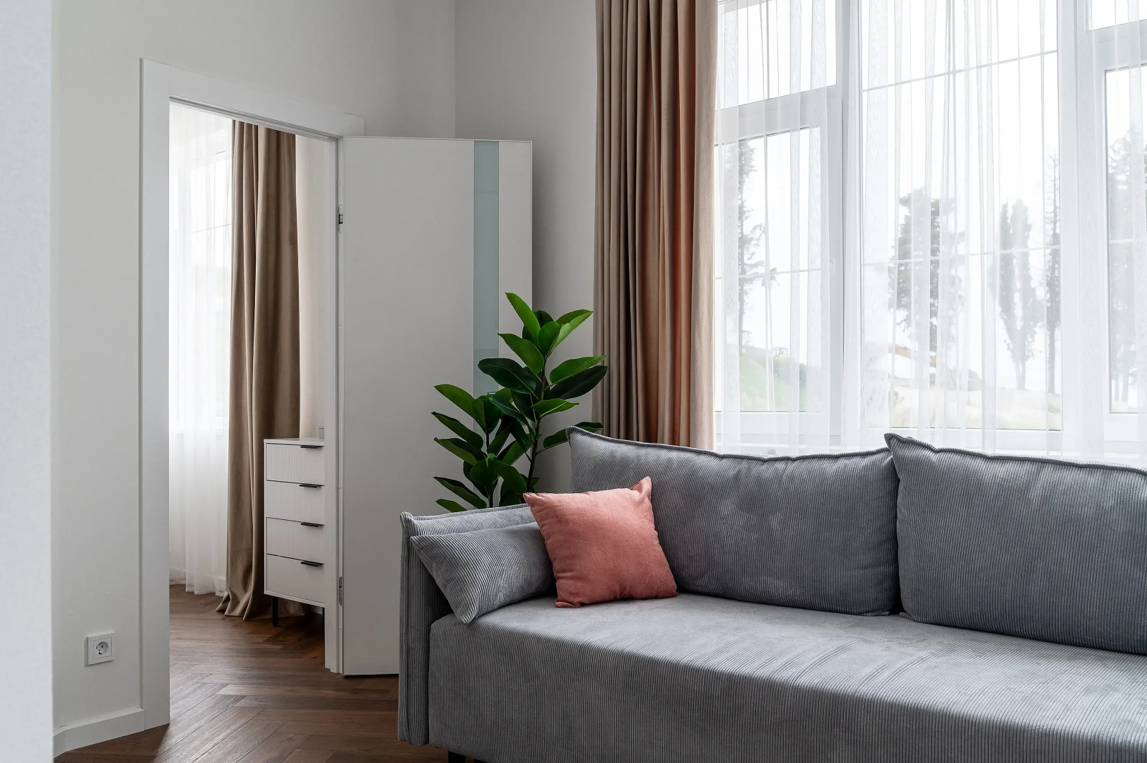 Апартаменты с дизайнерским ремонтом и продуманной эргономикой пространства от LetoApart