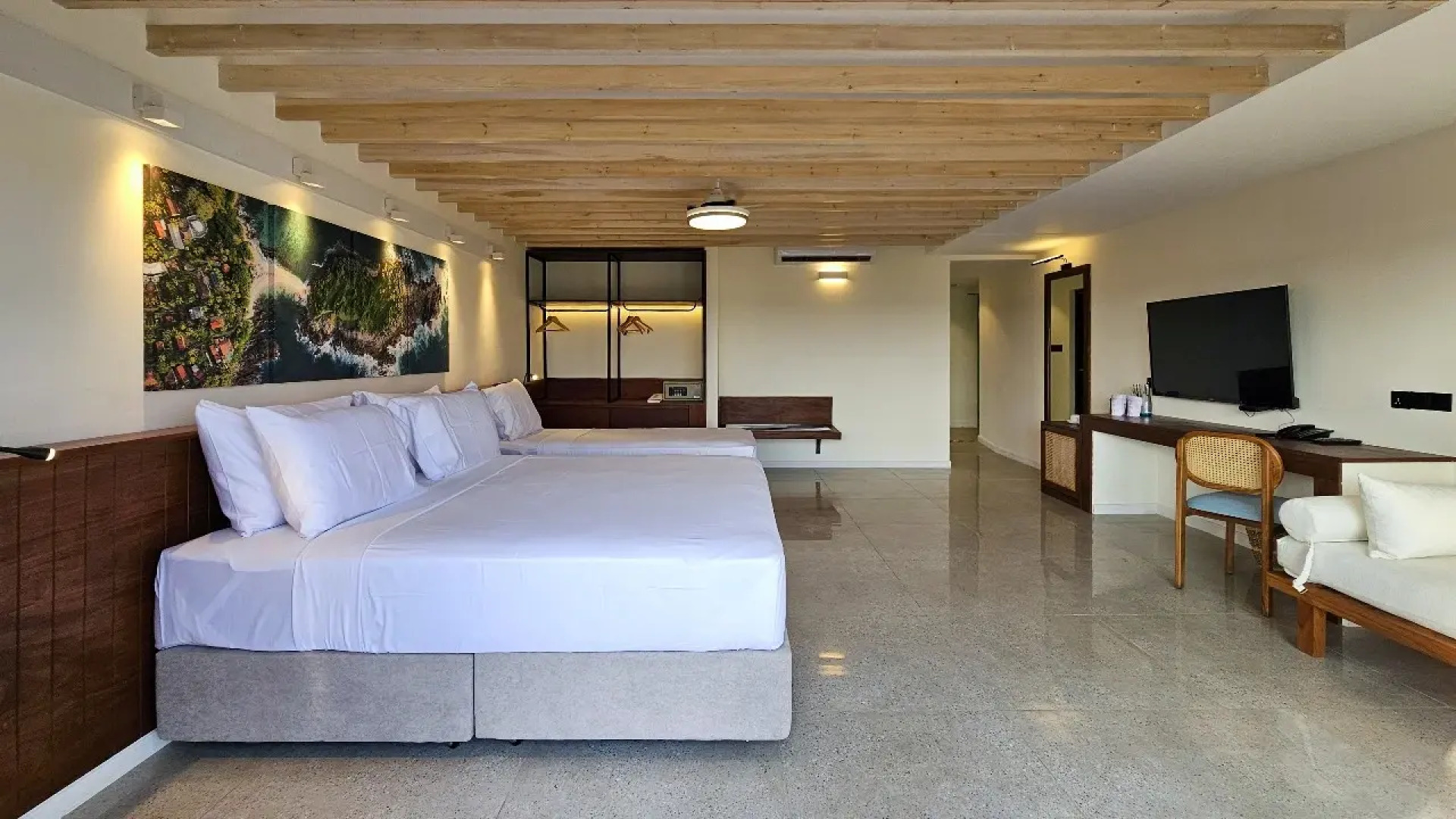 Курортный отель South Beach