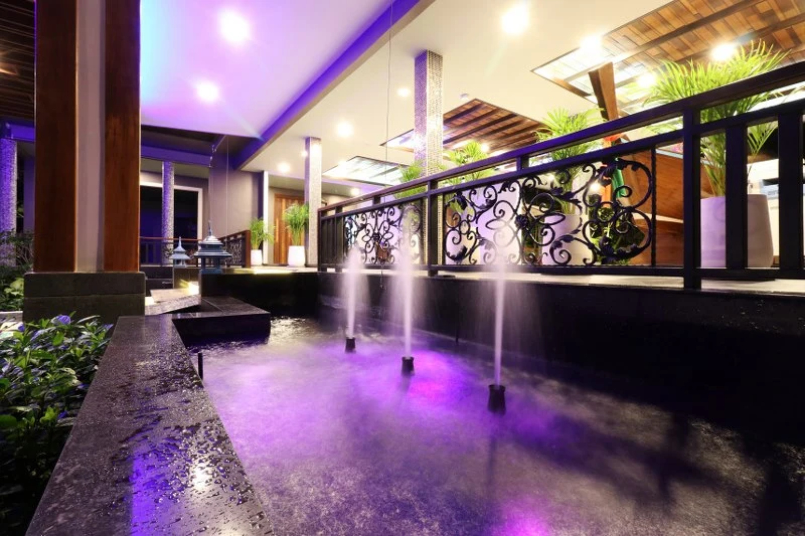 Отель The Scene Cliff View Villas