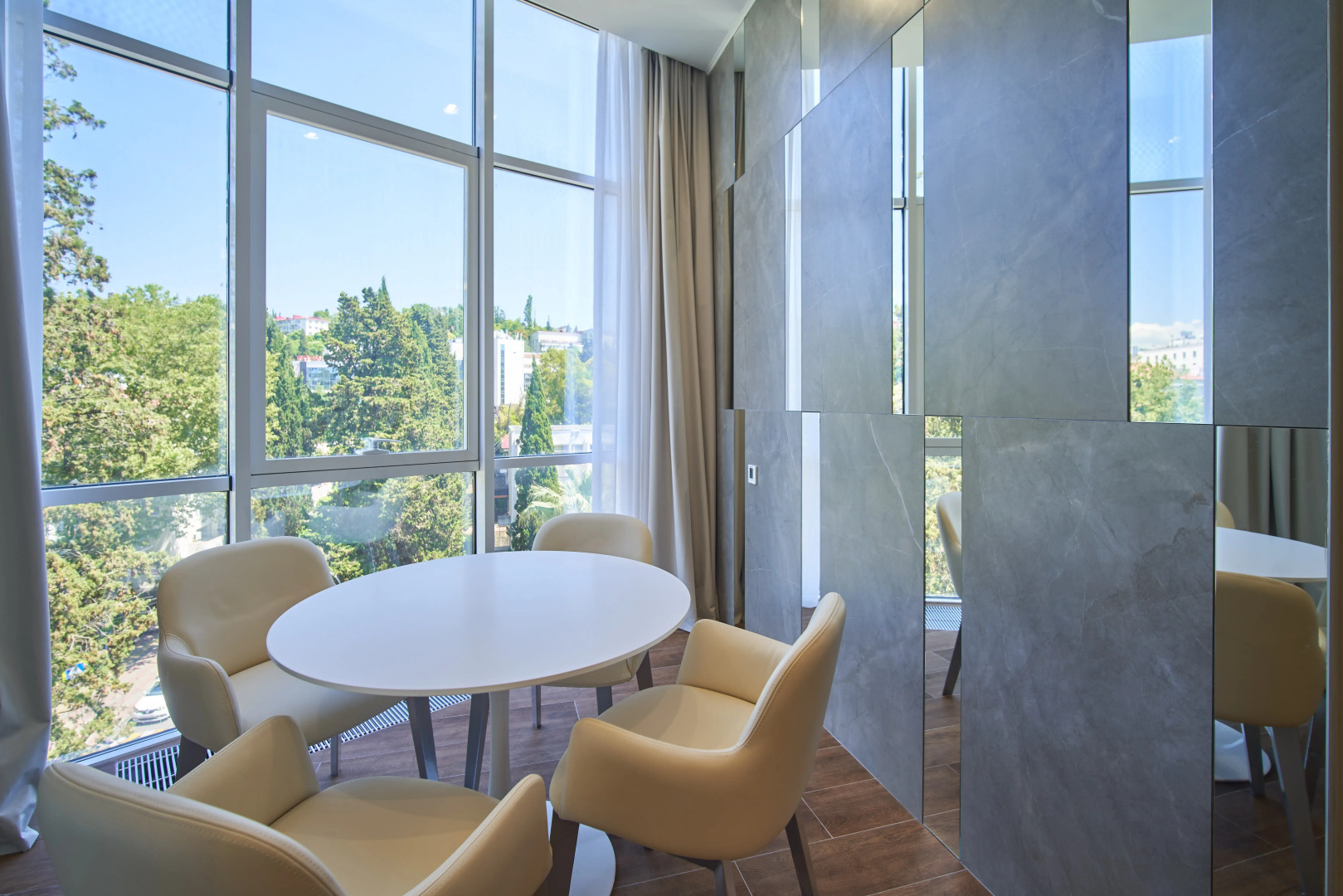 Mirror Residence Отель