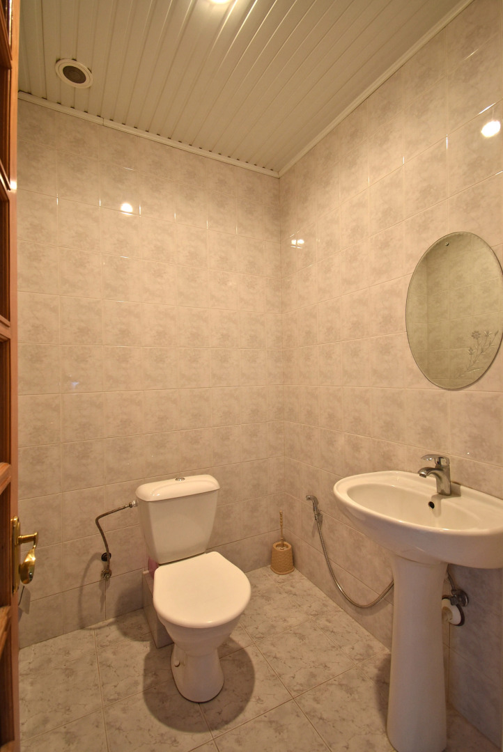 6 комнатный особняк с видом на сад