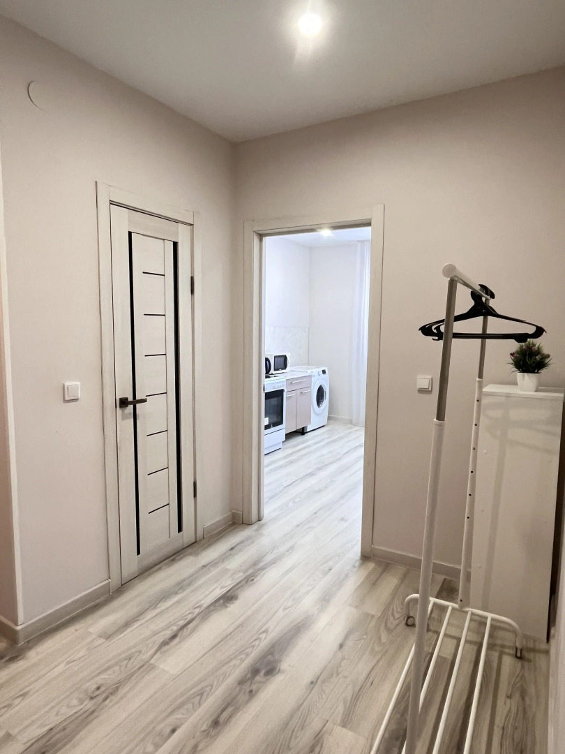 Новая большая двухкомнатная квартира на Площади Советов