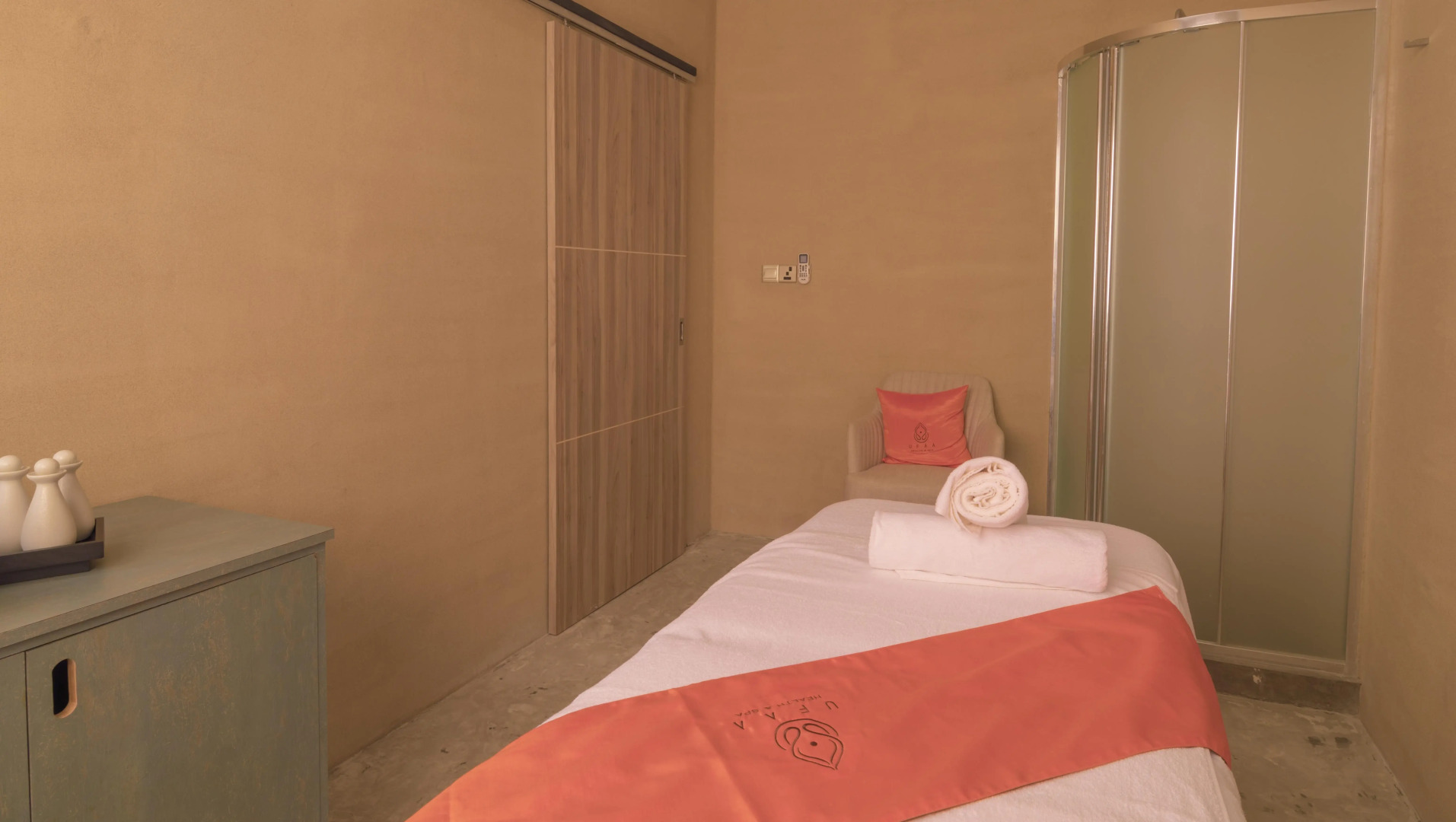 Отель Aquzz Inn & Spa