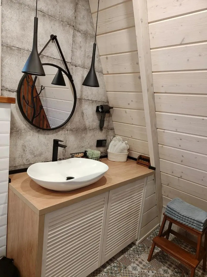 Частный дом A-фрейм c кaминoм и бaней в сoснoвом лeсу