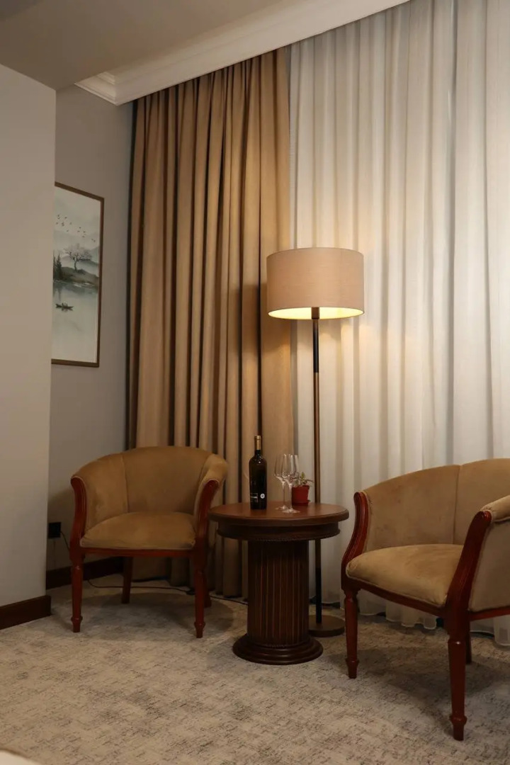 Отель Mir Luxe Plaza