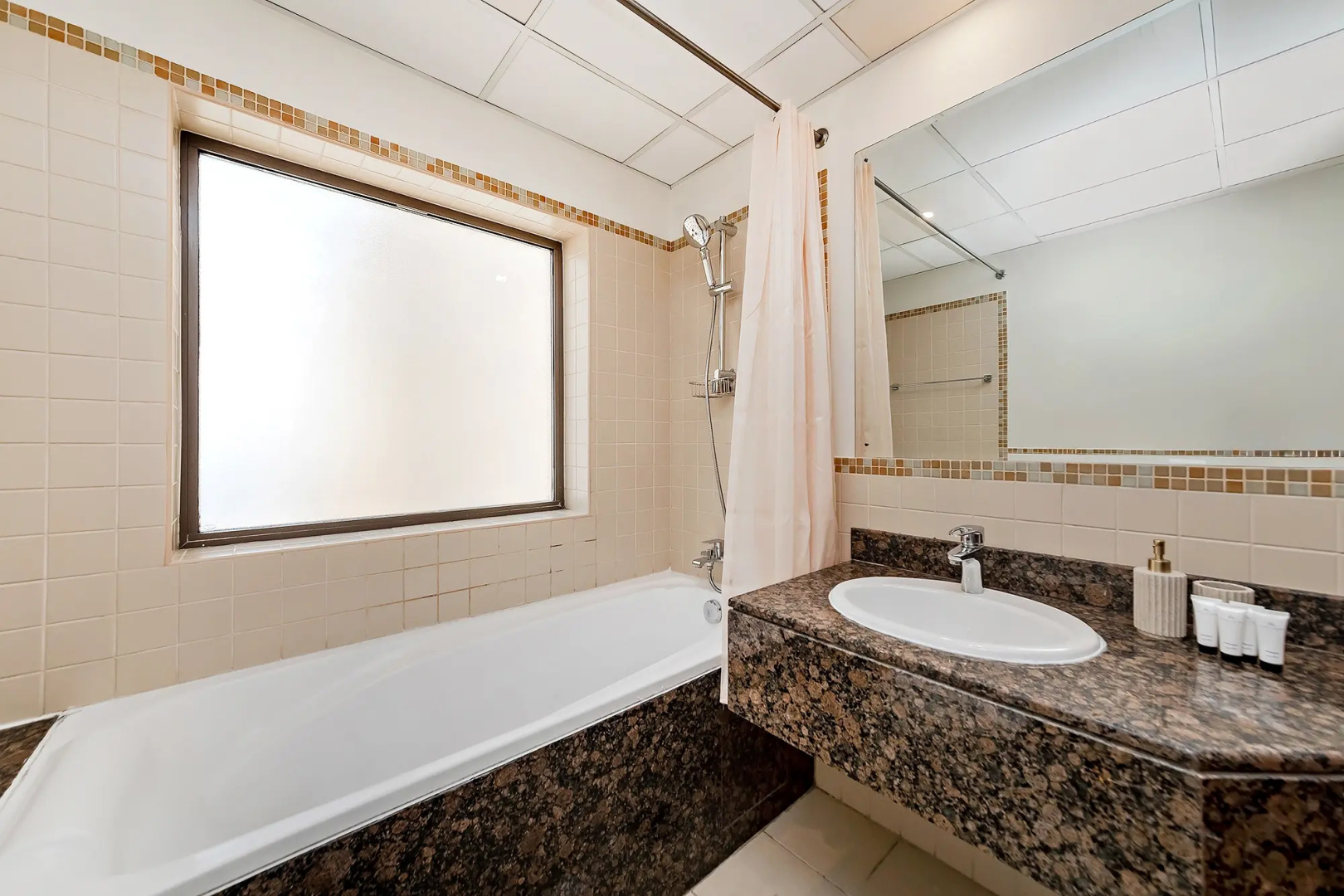 Апартаменты Excellent 1bdr at Bahar 6