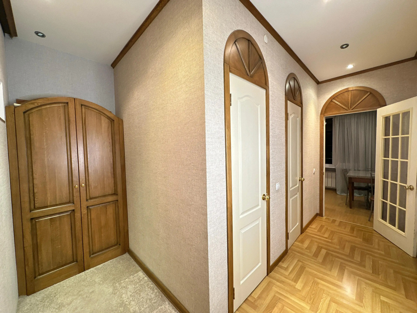 Квартира Уютная Двухкомнатная с Балконом в Центре Города