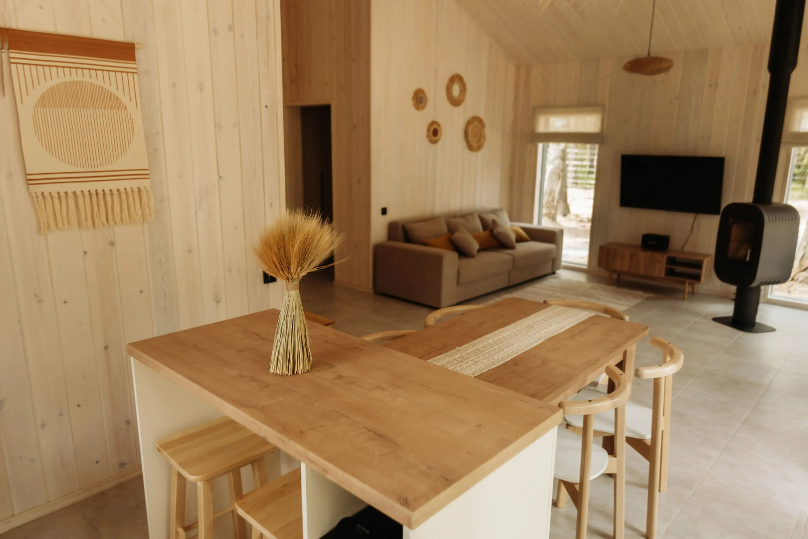 Частный дом Барнхаус в стиле бохо в сосновом лесу