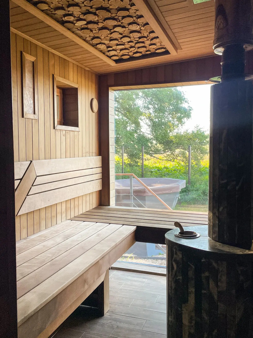 Частный дом с баней и чаном у воды и леса