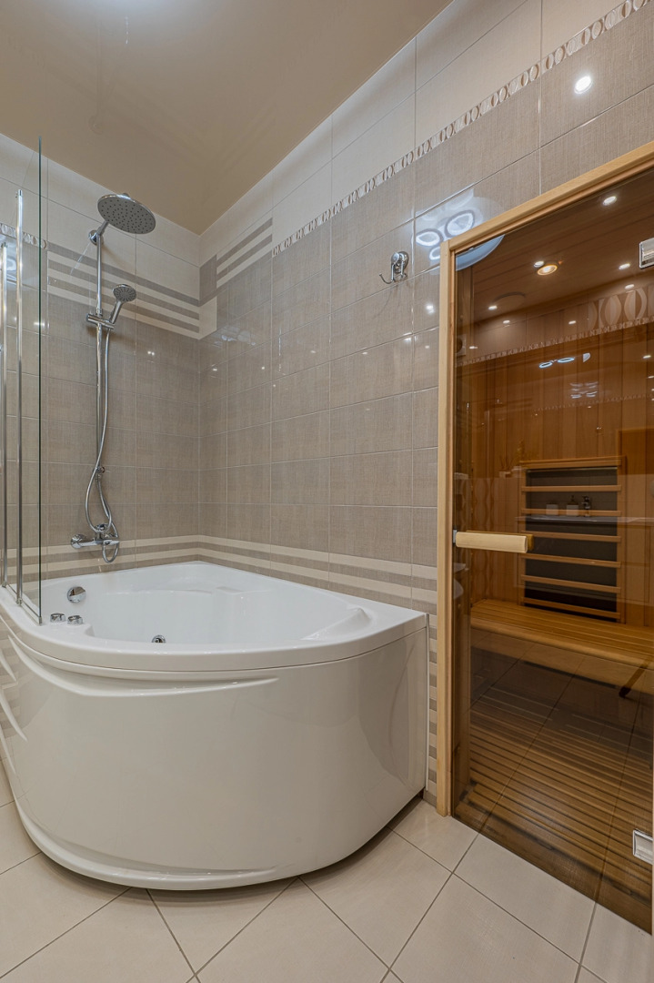 Квартира премиум класса с джакузи, сауной и панорамным видом