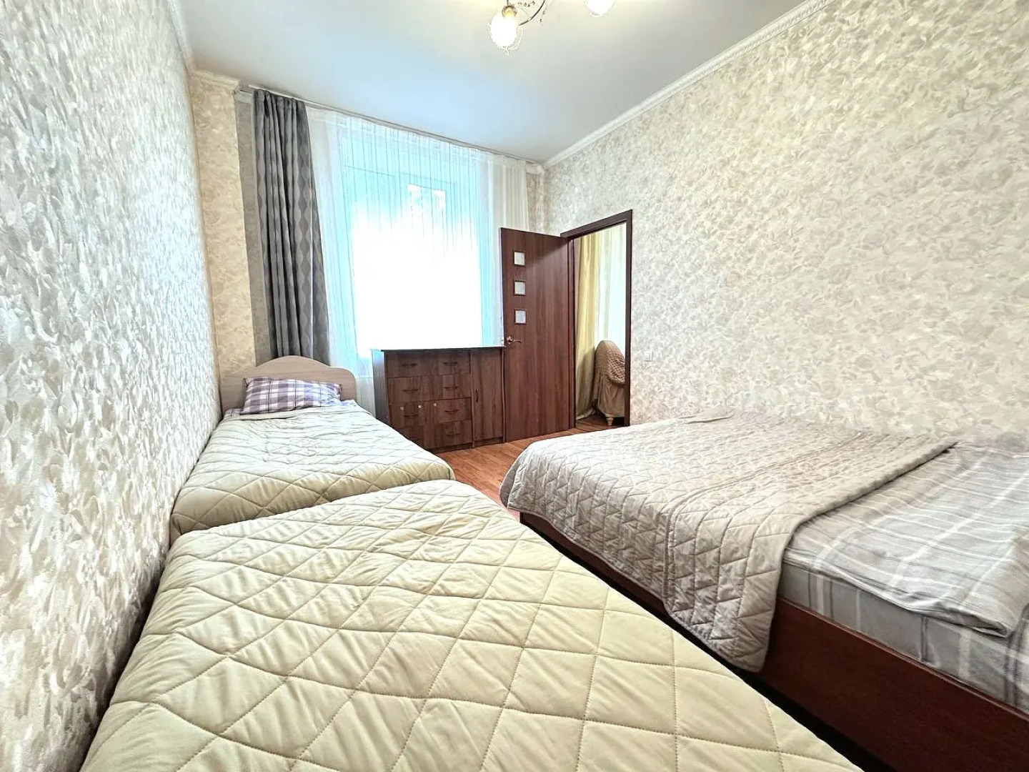 Квартира трехкомнатная в центре на Весенней