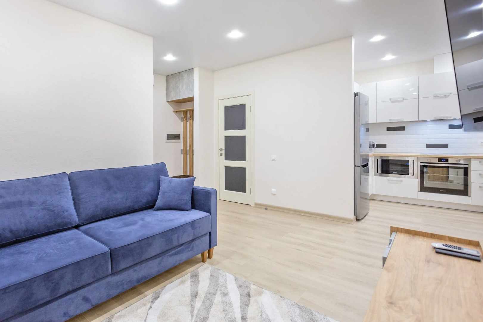 Квартира на сутки Парк Челюскинцев Метро в шаговой доступности Кухня объединена с жилой зоной Отдельная спальня Wi-Fi Самозаселение