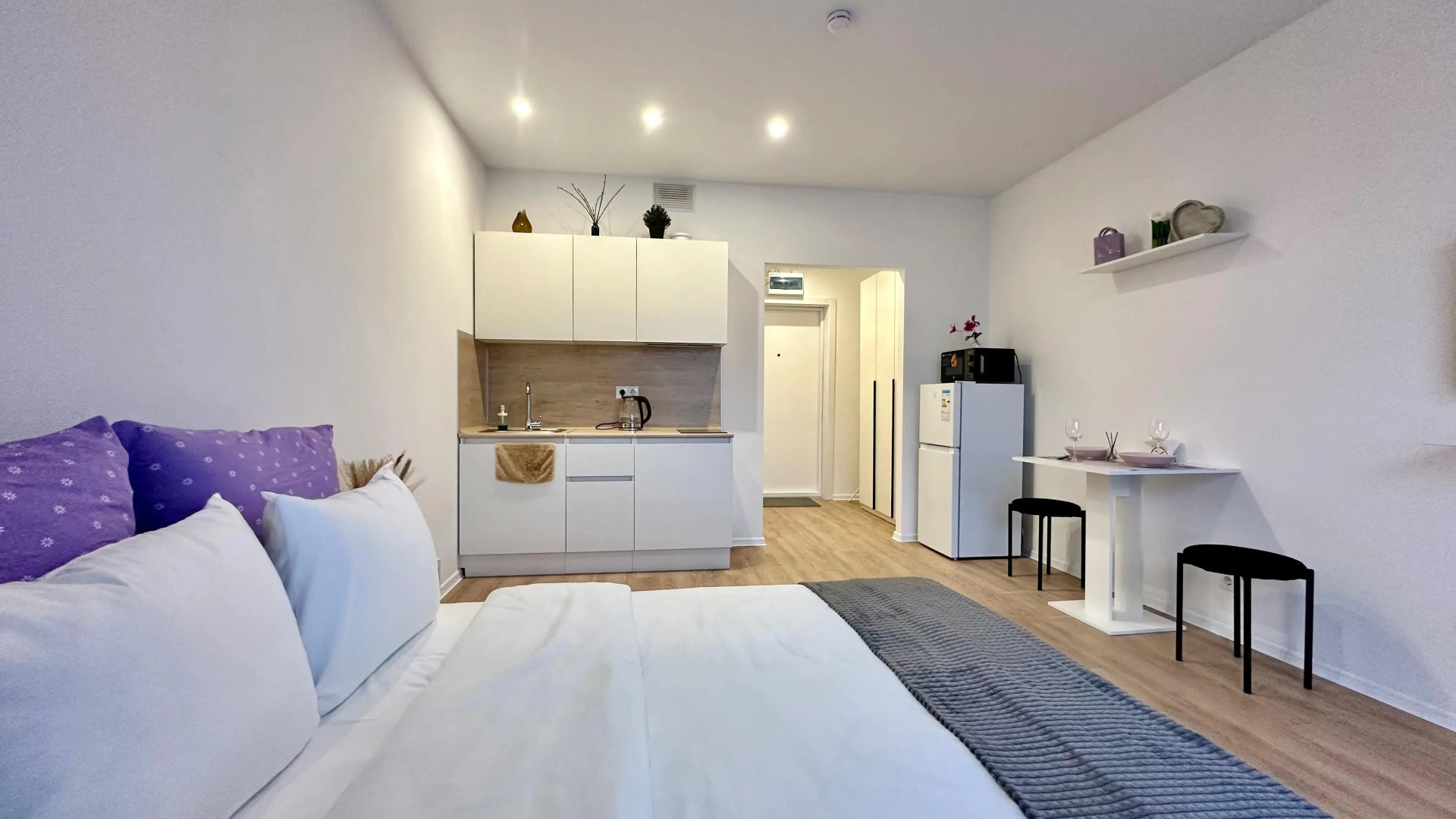 Апартаменты Истоман Студия вид на пруд