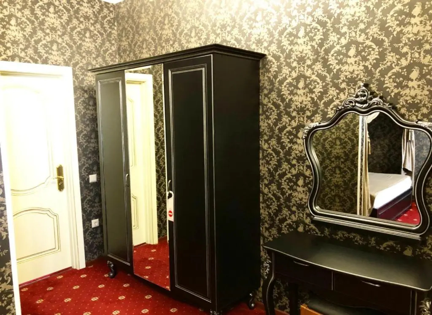Отель Caesar Royal Palace