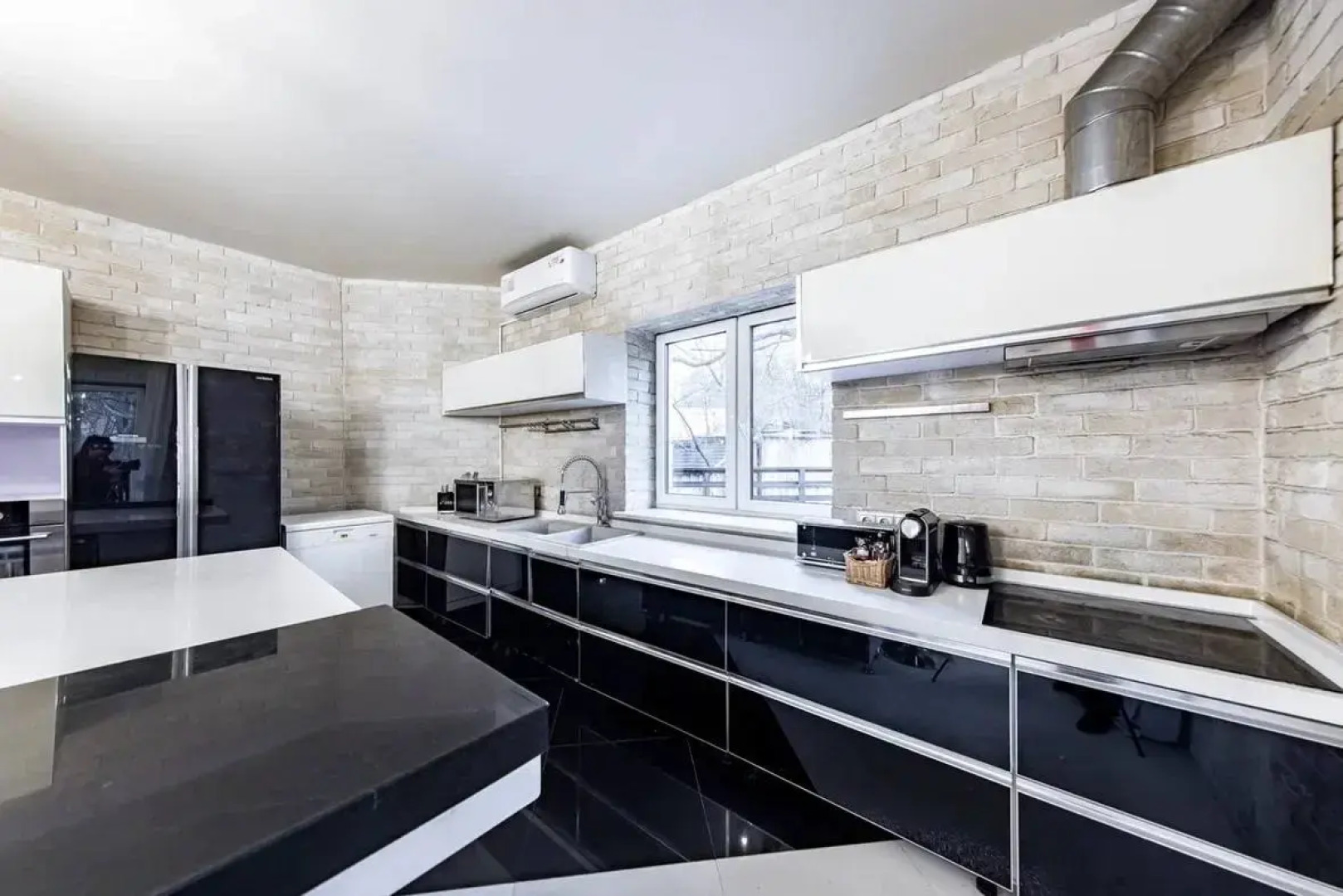 Коттедж Huse Современный с роскошной SPA-зоной в Николиной горе