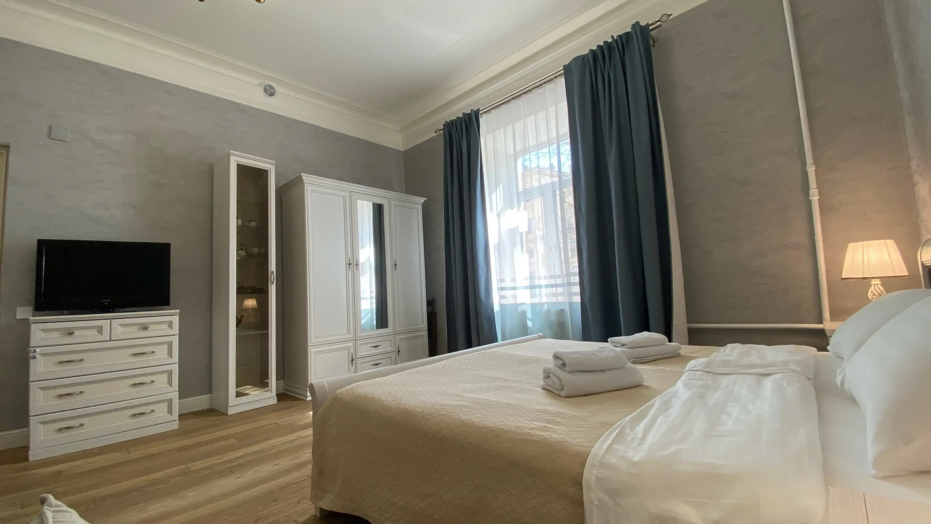 Трехкомантная квартира у летнего сада в Мозаичном дворе