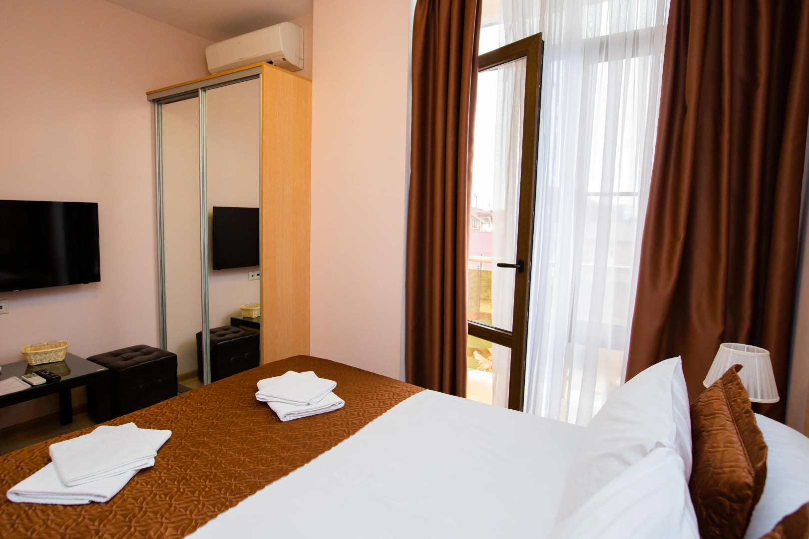 Отель София