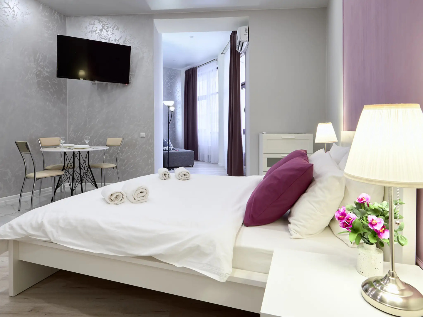 Апартаменты Орхидея от Ирины Савельевой + В самом центре города сразу у Курортного бульвара + С видом на горы + Весь город у ваших ног!