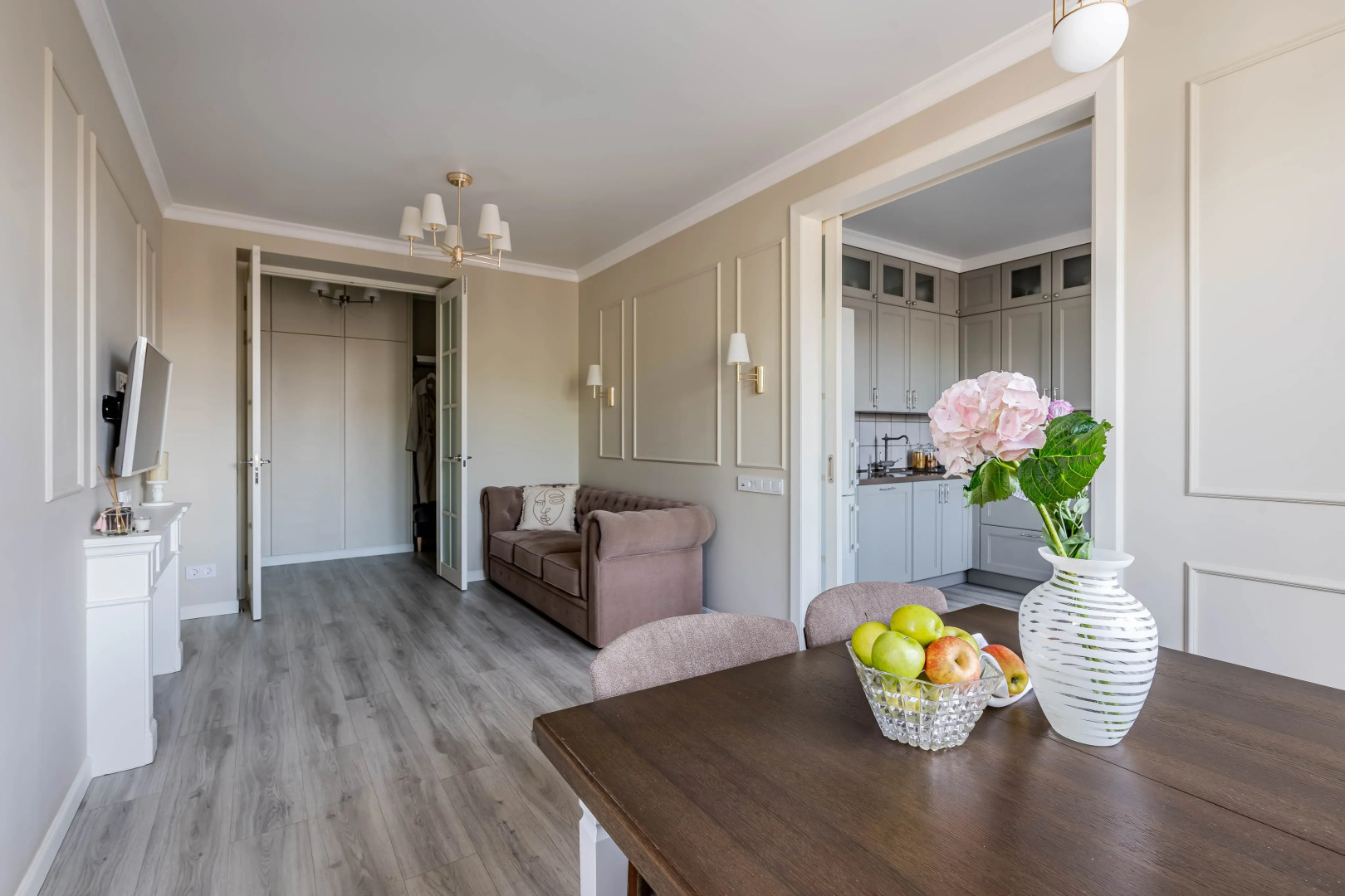 Апартаменты Четырехкомнатные YOUR APART с видом на домик Петра 1 и Неву