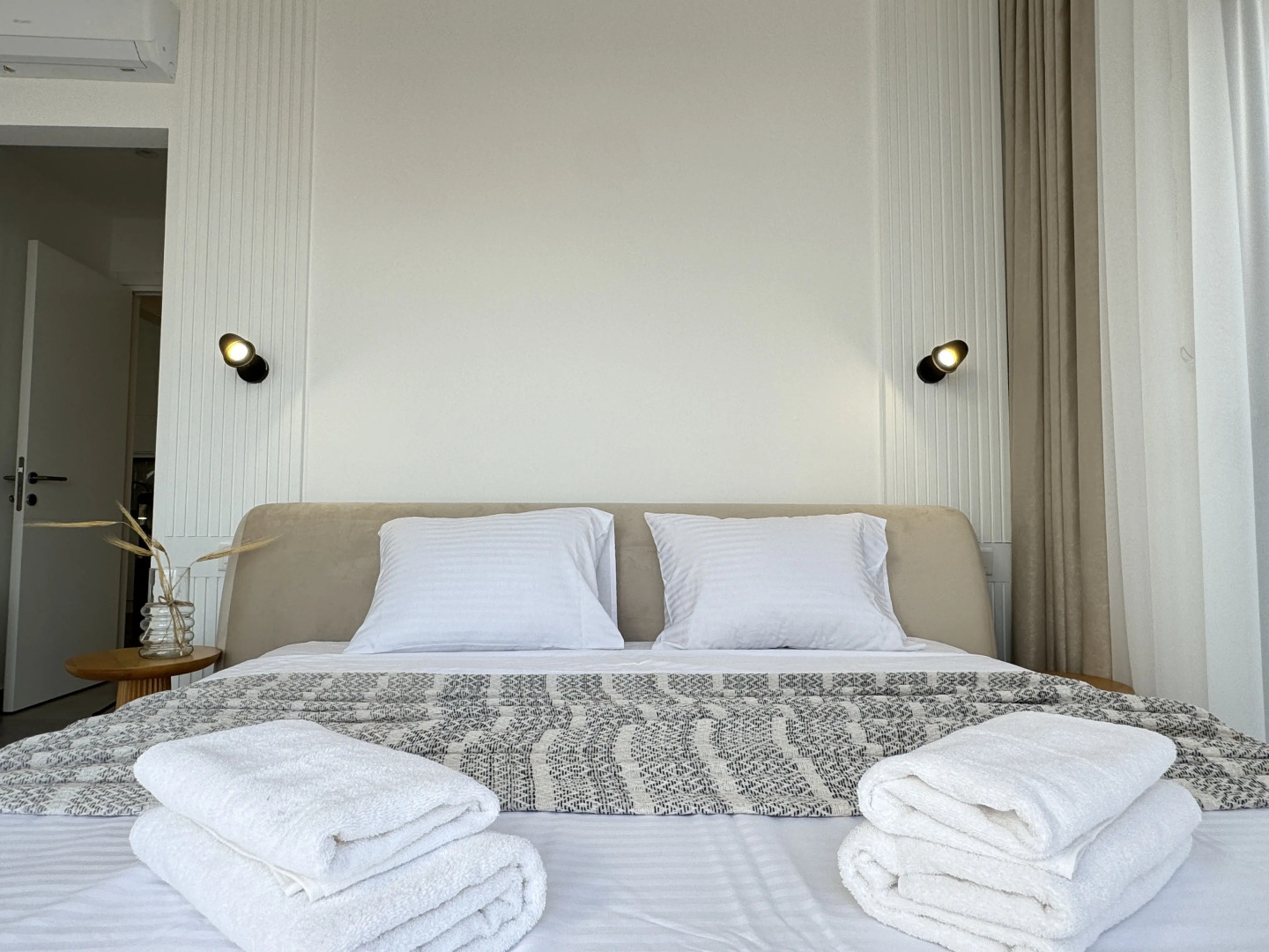 Бунгало Современное бунгало на берегу Средиземного моря