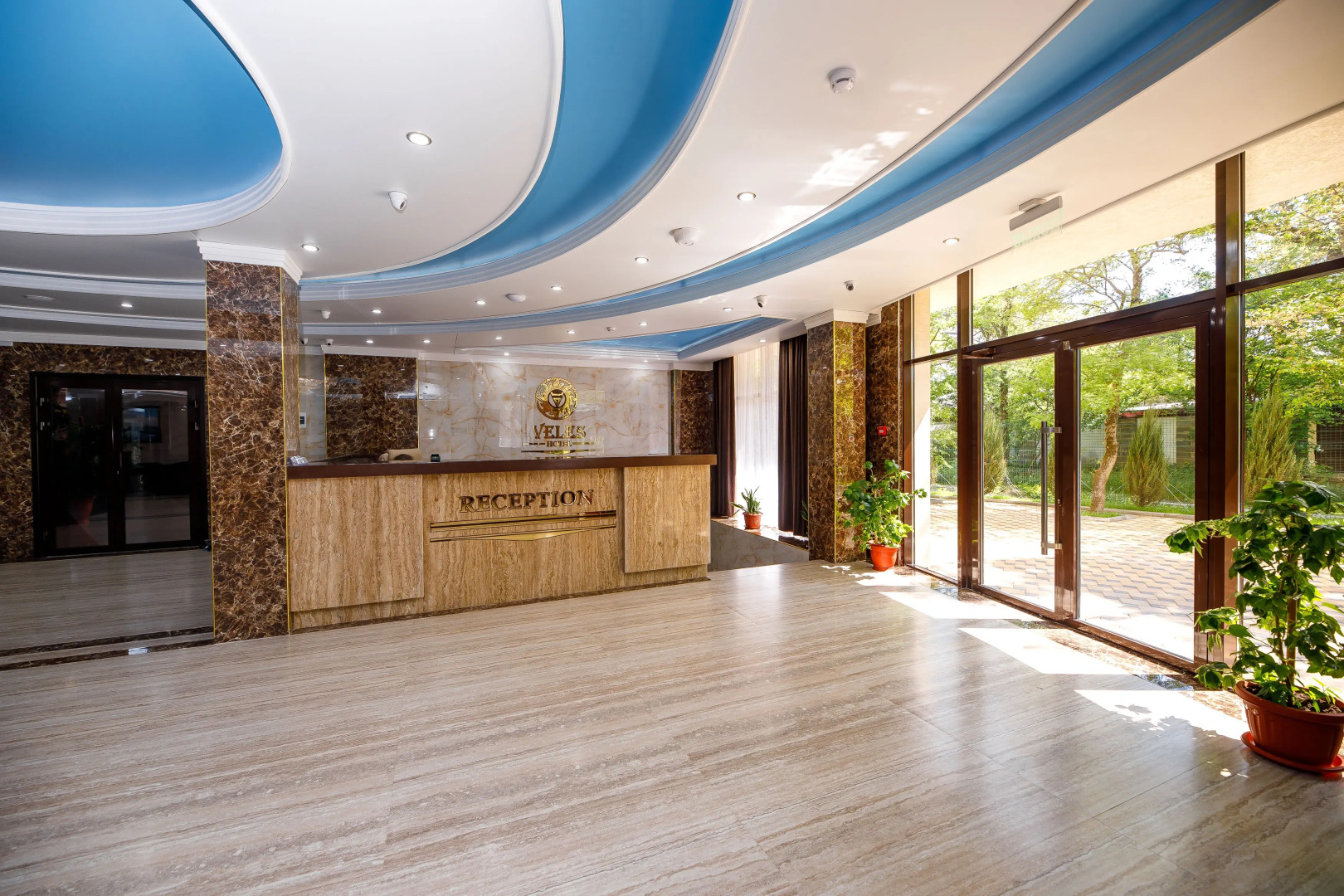 Отель Велес