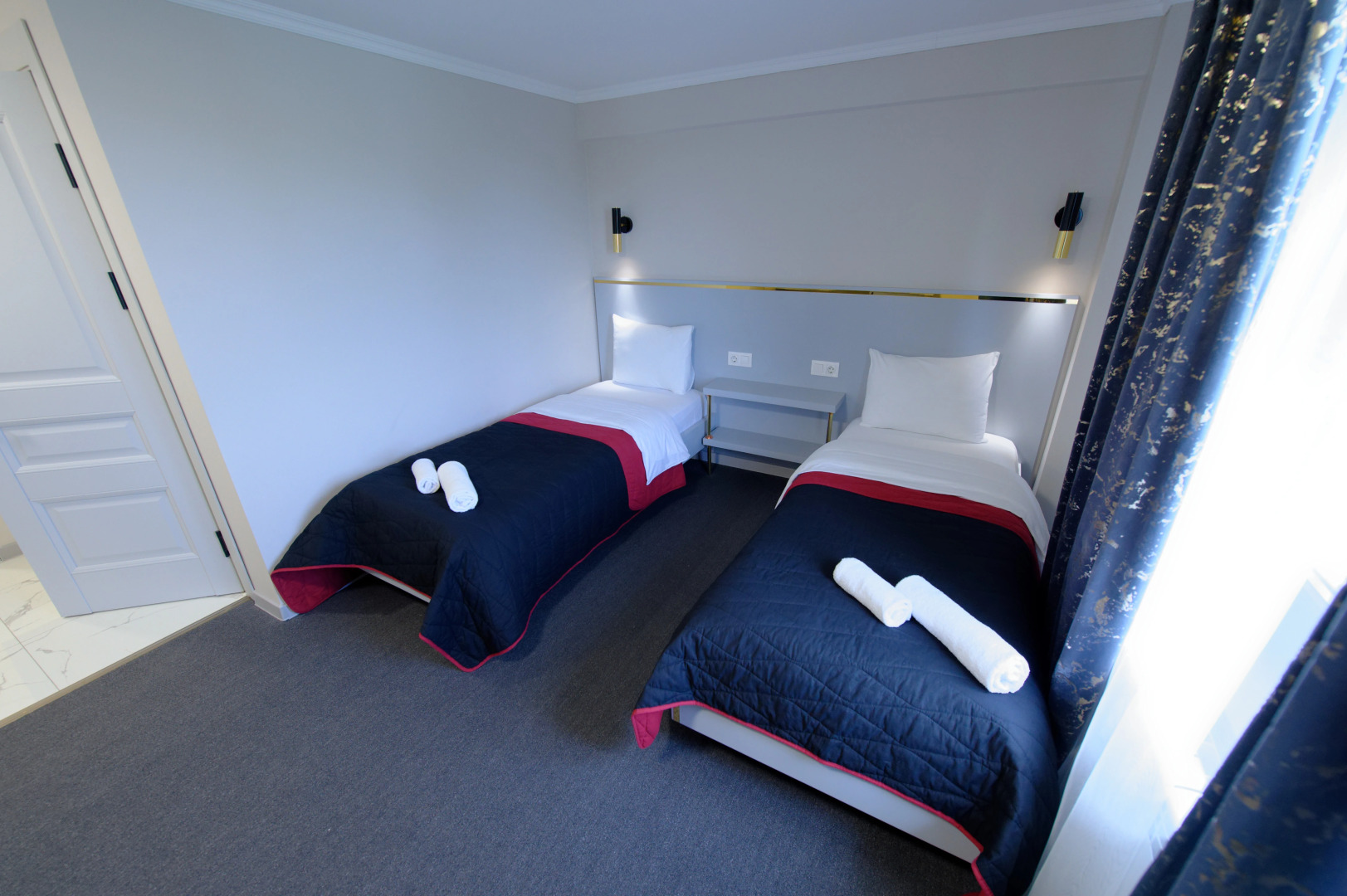 Отель Grand Aura