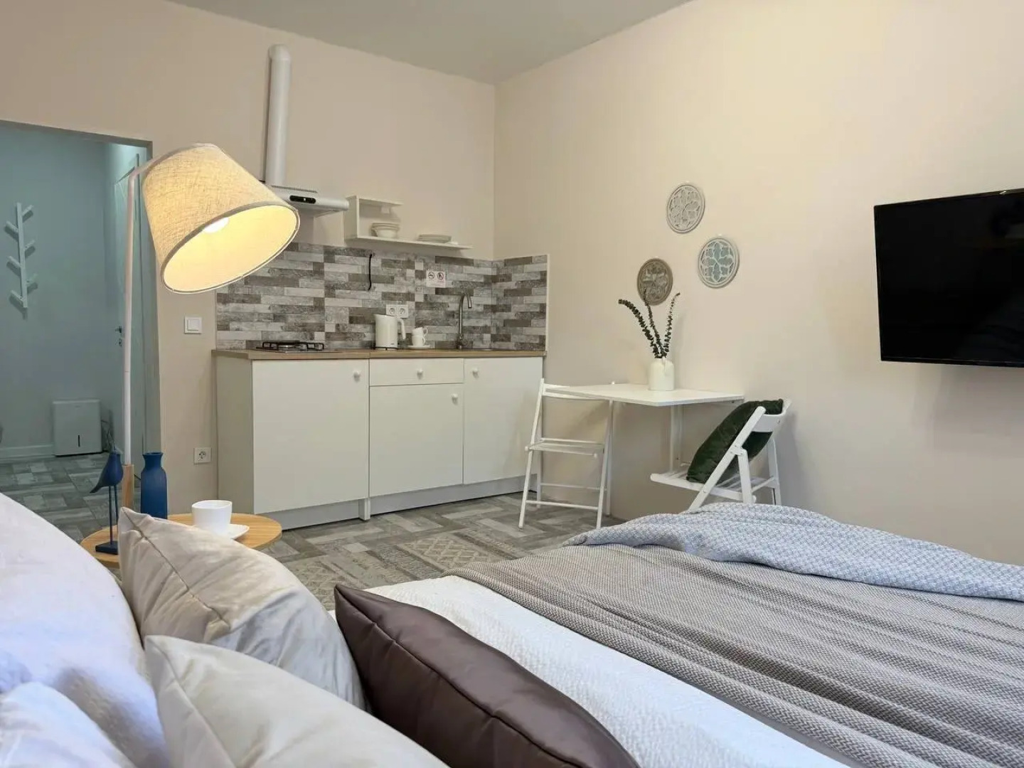 Квартира Комфортная Студия возле Моря на цокольном этаже