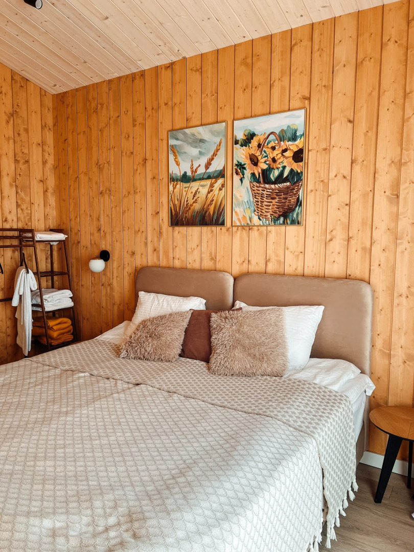 Частный дом уютный с панорамными окнами с выходом на террасу