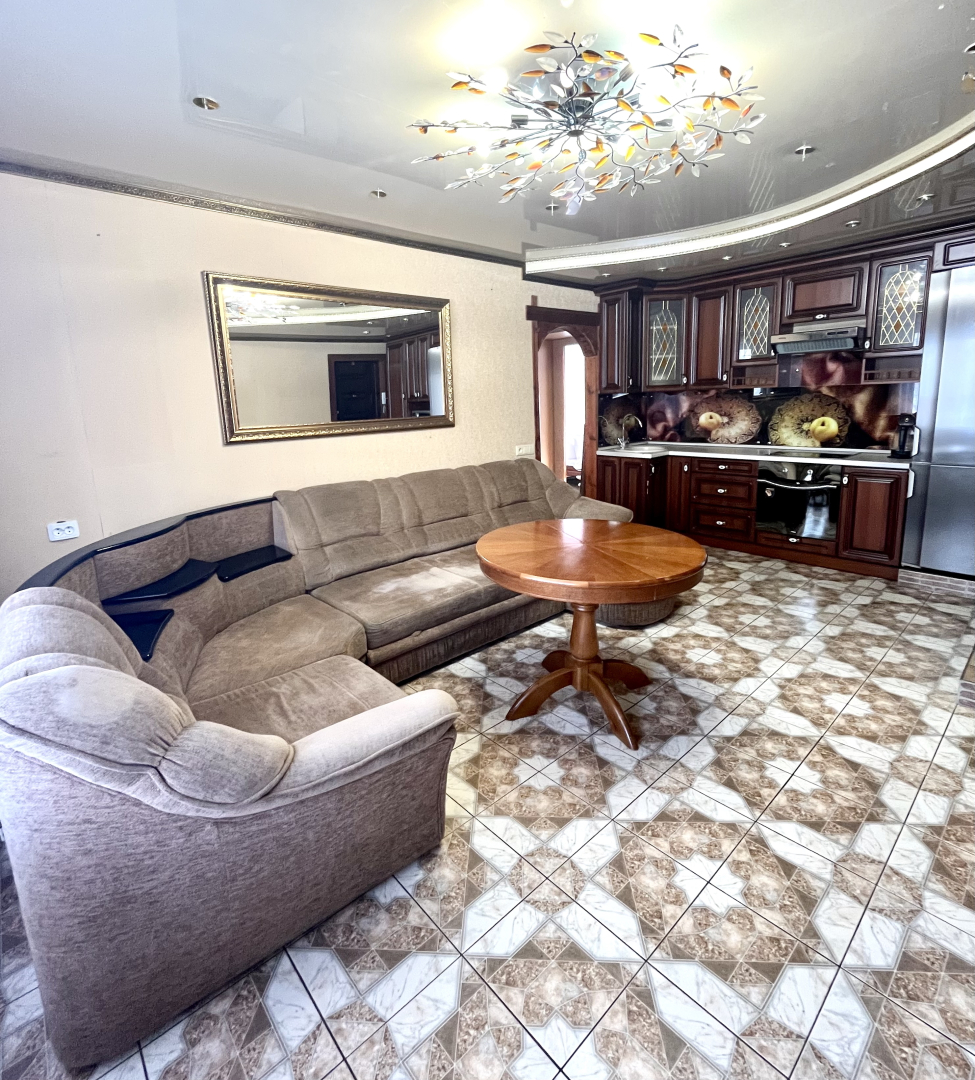 Квартира Трехкомнатная