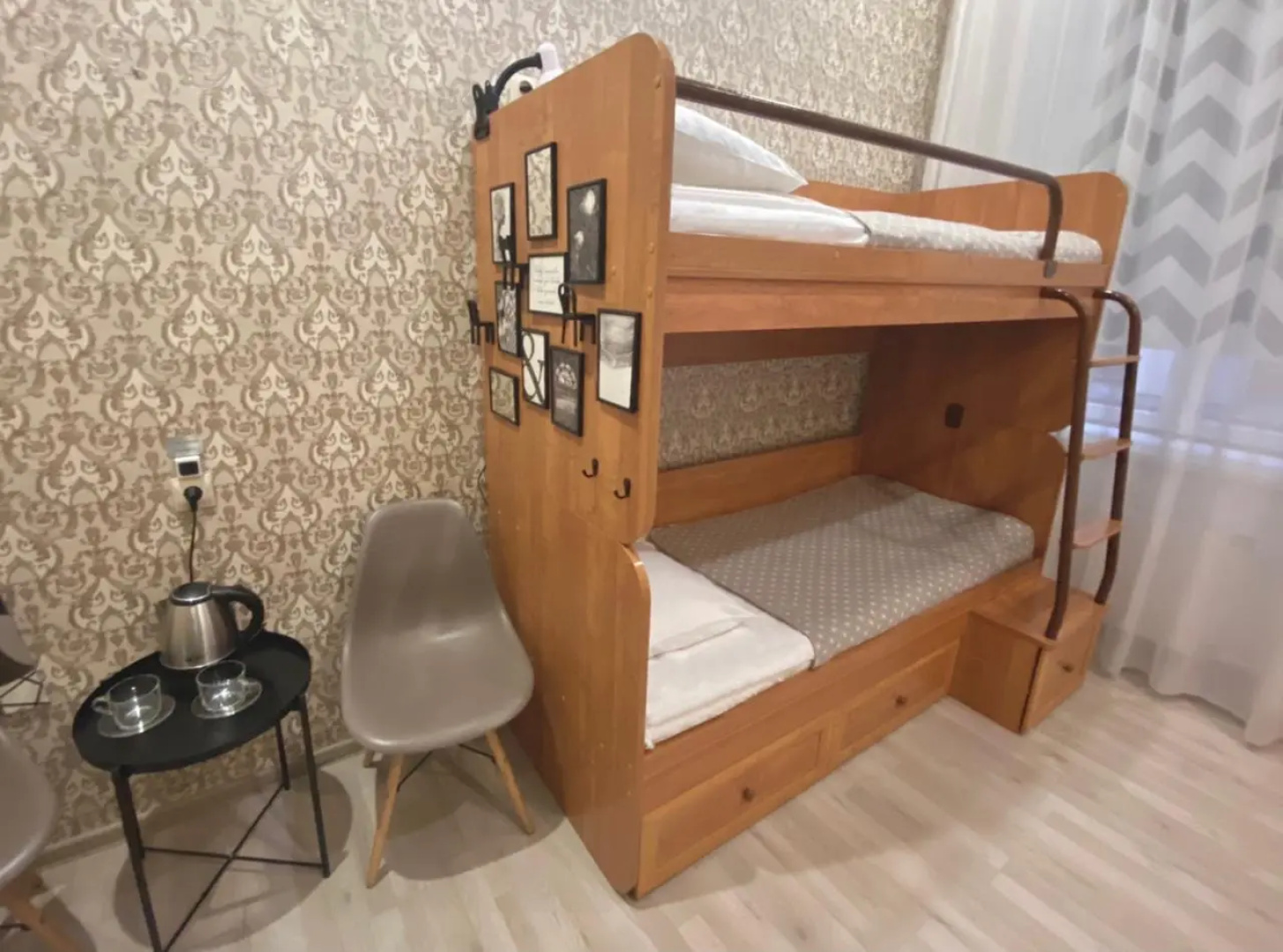 Hotel 812