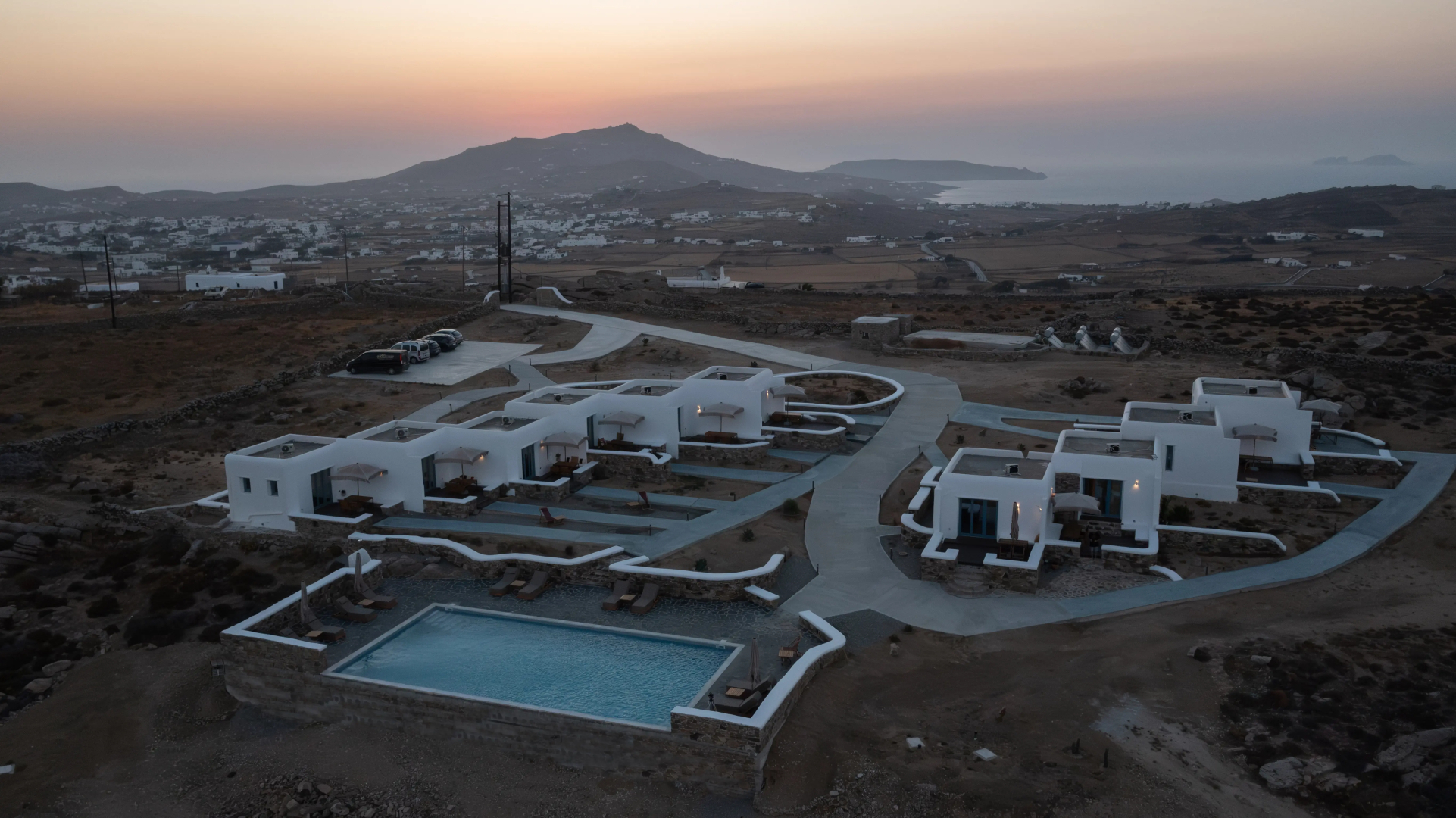 Отель Thronos Suites