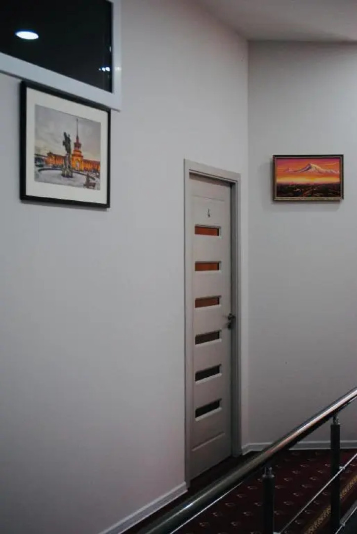 Отель Erebuni Plaza