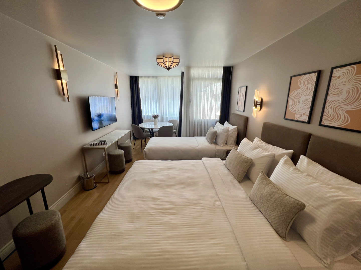 Отель Weingart Suites